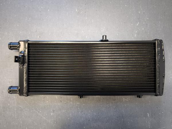 Auxiliary Radiator Aluminum Audi RS2 / S2 / B4 / 22 mm / 895 121 251